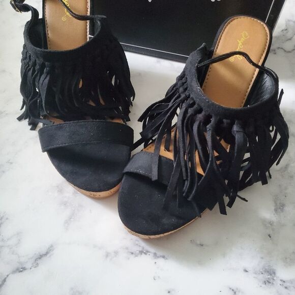 NIB Fringe Wedge Sandal - Picture 4 of 7